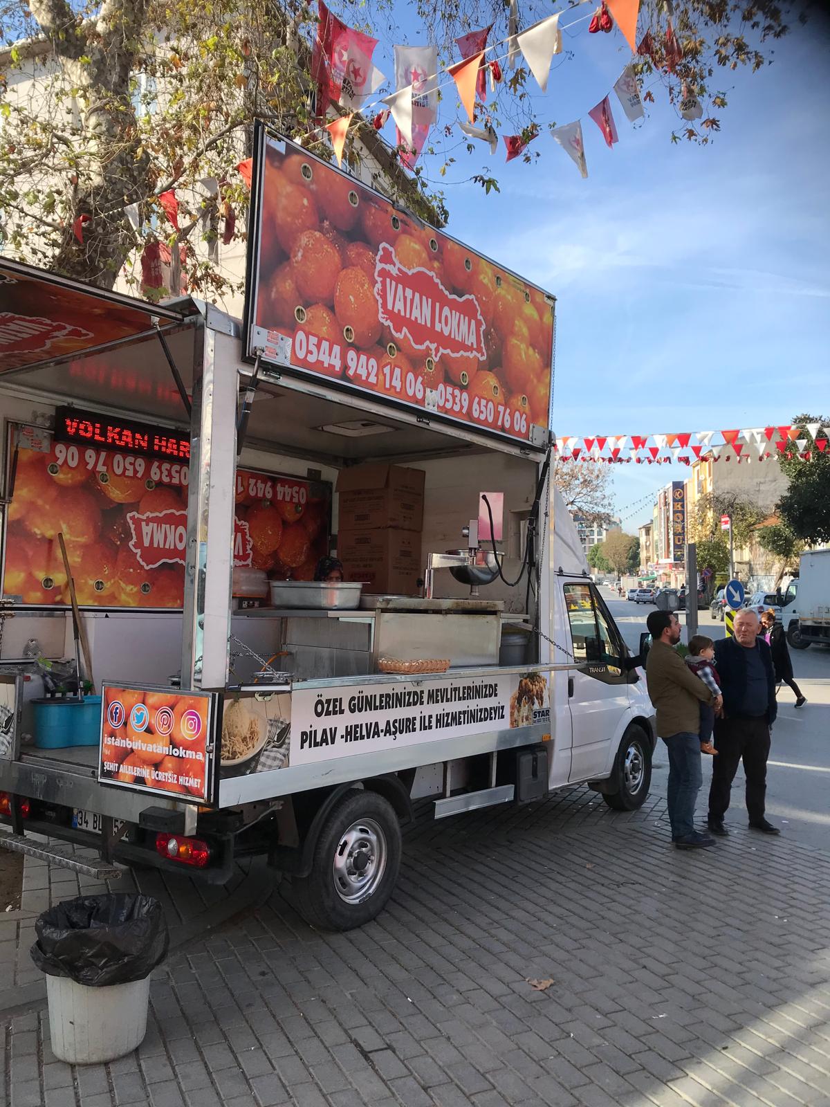 Cuma Namazı Çıkışı Lokma Dağıtımı - Ataşehir Hayır Lokması